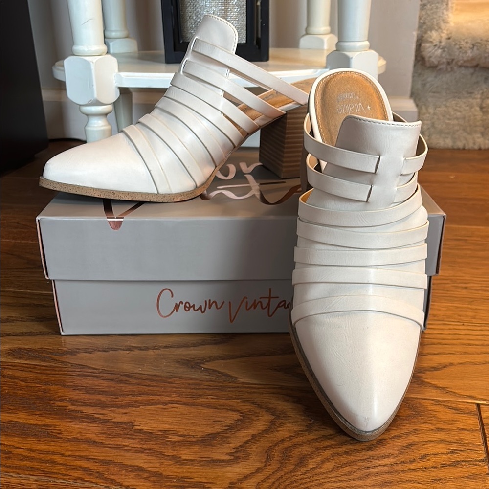 Crown Vintage Women's Off White Heeled Mules
